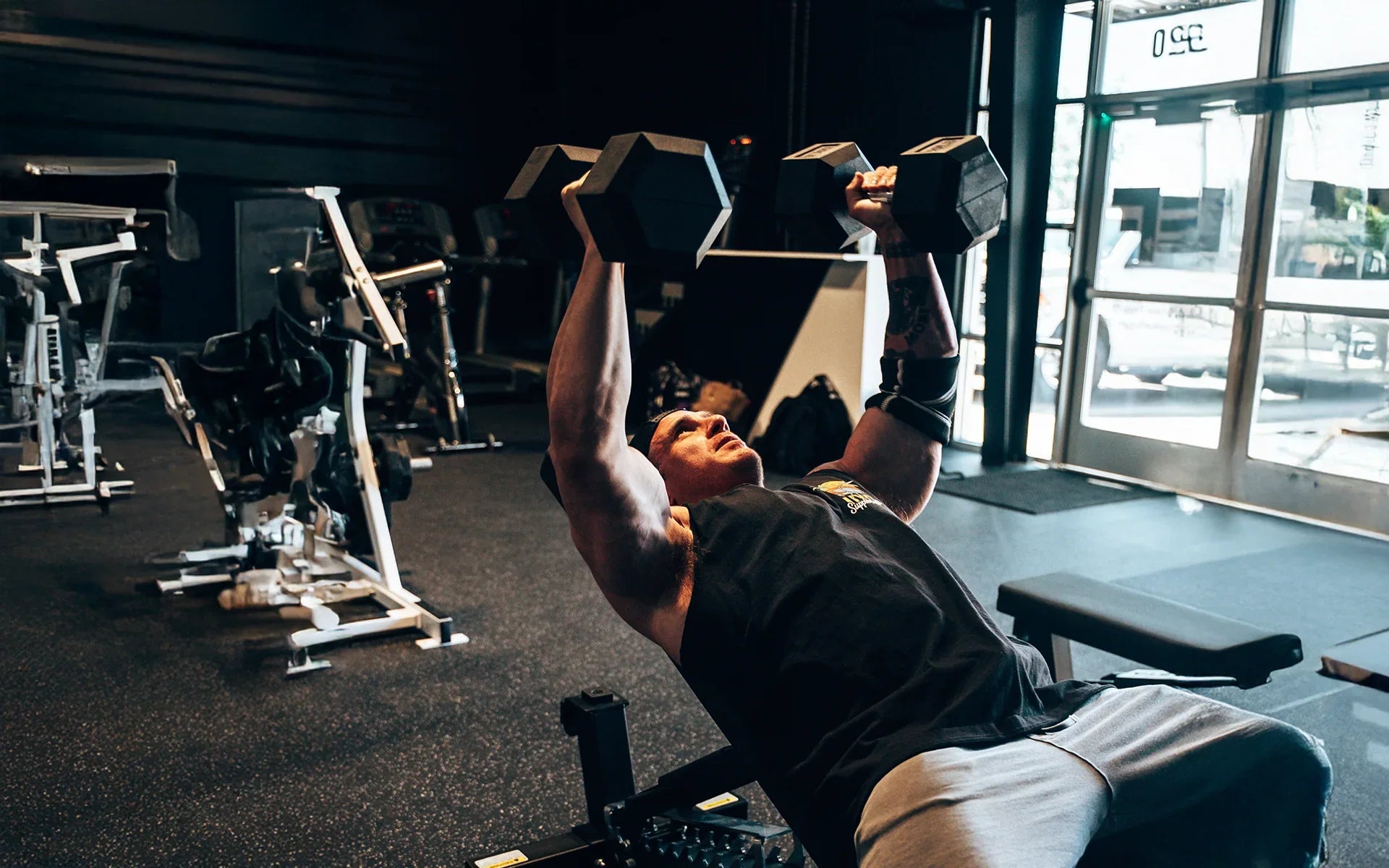 How to Maintain Muscle When Cutting: Proven Strategies + Supplements